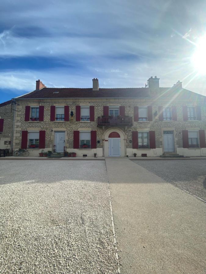 La Residence Du Canal De Bourgogne Montbard Buitenkant foto