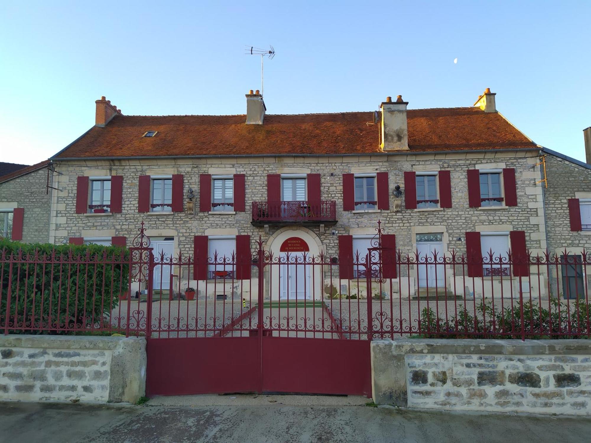La Residence Du Canal De Bourgogne Montbard Buitenkant foto